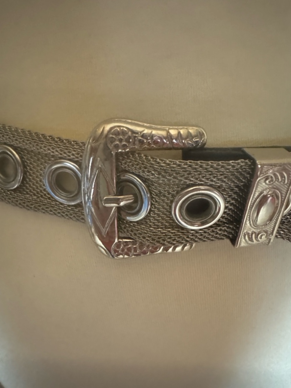 Vintage Express mesh metal belt with rivet belt holes and ornate buckle Medium - Picture 9 of 12